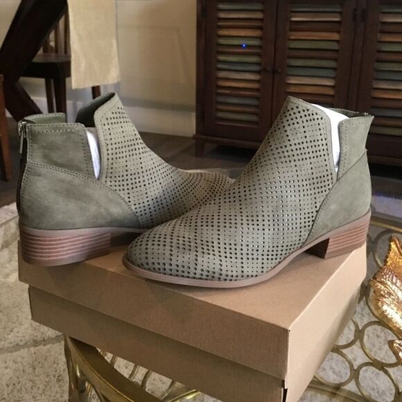 Francesca’s booties size 9 olive color - Picture 4 of 5